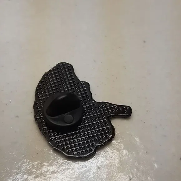 Thinking Brain Enamel Pin  - Picture 2 of 8